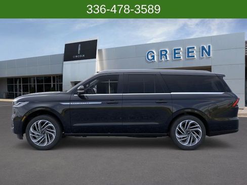 New 2026 Lincoln Navigator L Reserve AWD/4WD image 3