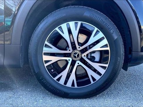 Used 2025 Mercedes-Benz GLB 250 4MATIC image 9