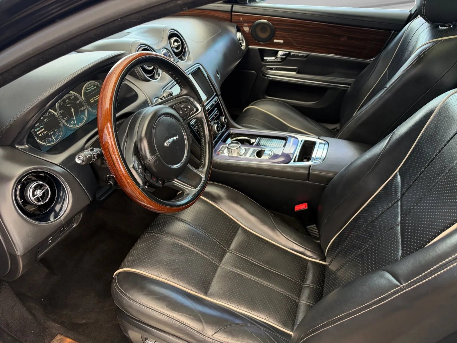 Used 2011 Jaguar XJ L RWD image 12