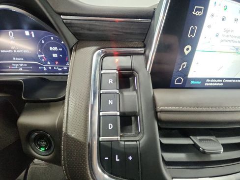 Used 2023 GMC Yukon SLT w/ SLT Luxury Package RWD image 16