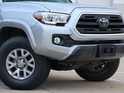 Used 2018 Toyota Tacoma SR5 RWD image 20