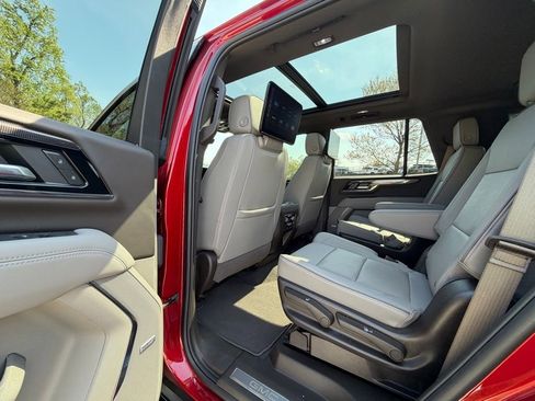 Used 2025 GMC Yukon Elevation w/ Elevation Premium Package image 15