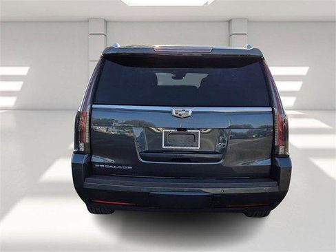 Used 2020 Cadillac Escalade Luxury image 4
