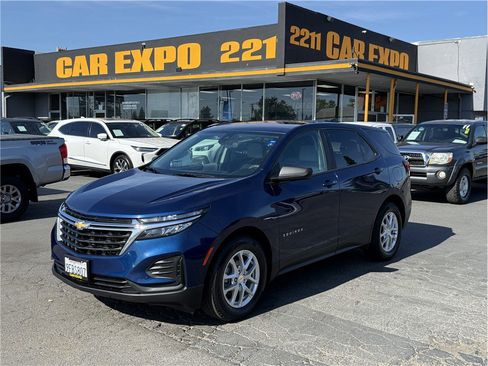 Used 2023 Chevrolet Equinox LS w/ LS Convenience Package FWD image 1