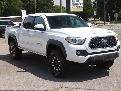 Used 2019 Toyota Tacoma TRD Off-Road AWD/4WD image 3