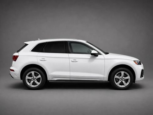 Used 2023 Audi Q5 2.0T Premium w/ Convenience Package AWD/4WD image 2