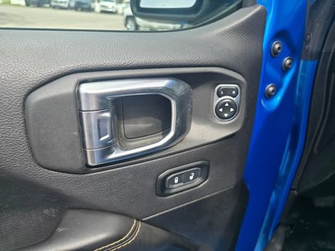 Used 2024 Jeep Wrangler Unlimited Sahara w/ Technology Group AWD/4WD image 13