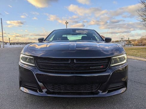 Used 2023 Dodge Charger SXT image 2