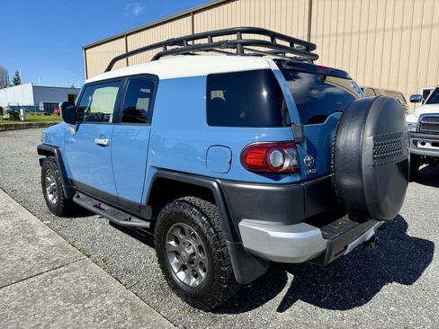 Used 2012 Toyota FJ Cruiser 4WD w/ Upgrade Pkg image 3