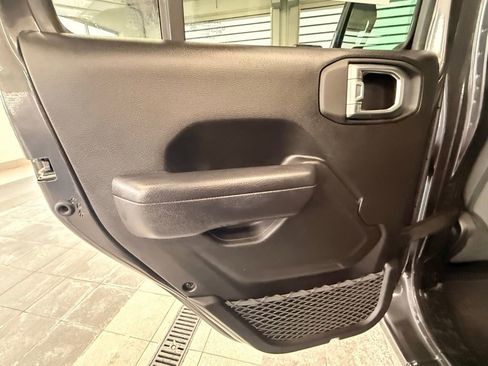 Used 2024 Jeep Wrangler Unlimited w/ Convenience Group image 33