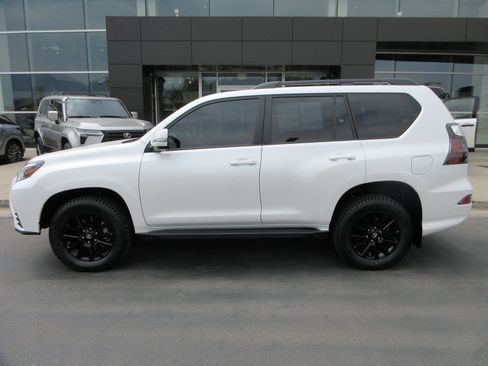 Used 2023 Lexus GX 460 w/ Black Line Special Edition AWD/4WD image 3