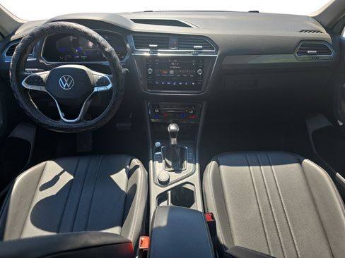 Used 2023 Volkswagen Tiguan SE AWD/4WD image 9