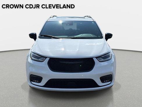 Used 2025 Chrysler Pacifica Limited FWD image 10