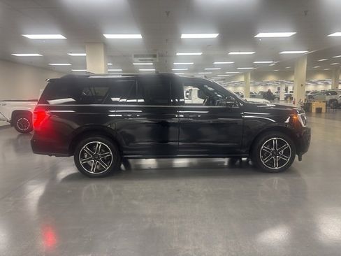 Used 2021 Ford Expedition Max Limited image 8