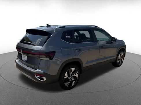 Used 2026 Volkswagen Taos SE AWD/4WD image 14
