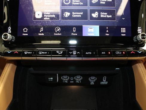Used 2025 Jeep Grand Wagoneer Series III w/ Rear Seat Video Group 1 AWD/4WD image 21