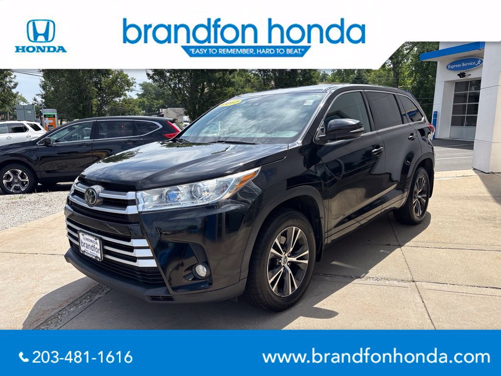 Used 2017 Toyota Highlander Plus AWD/4WD image 3