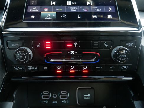 Used 2023 Jeep Grand Cherokee Altitude image 23