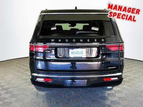Used 2024 Jeep Wagoneer L Series II w/ Flexible Seating Group RWD image 7