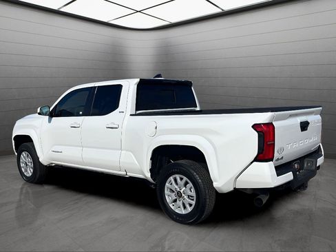 Used 2025 Toyota Tacoma SR5 w/ SR5 Upgrade Package image 19