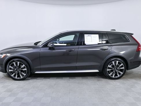 Certified 2025 Volvo V60 B5 Cross Country Ultra AWD/4WD image 2
