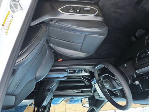 Used 2025 Jeep Wagoneer Series II RWD image 14