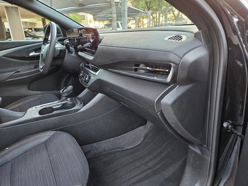 Used 2025 Buick Envista Preferred image 19