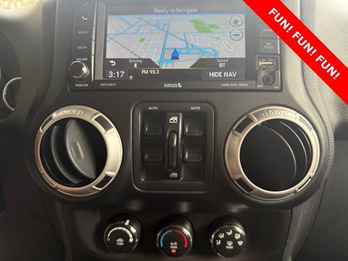 Used 2017 Jeep Wrangler Unlimited Sahara image 15