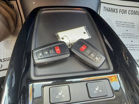 Certified 2022 Toyota Prius Prime LE FWD image 10