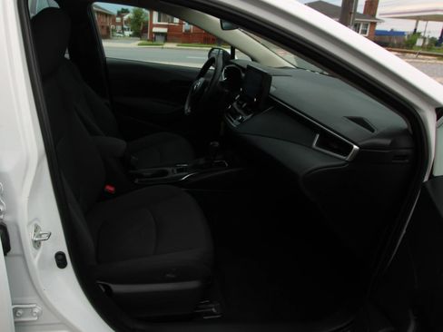 Used 2022 Toyota Corolla LE FWD image 10