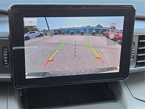 Used 2022 Ford Explorer XLT w/ Equipment Group 202A AWD/4WD image 17