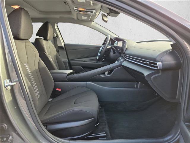 Used 2025 Hyundai Elantra SEL FWD image 20