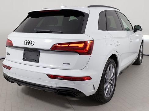 Used 2024 Audi Q5 e Premium Plus w/ Premium Plus Package image 28