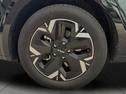 Certified 2024 Kia Niro Wind w/ Wind Preserve Package FWD image 6