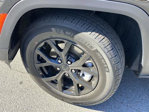 Used 2022 Jeep Grand Cherokee Limited w/ Luxury Tech Group II image 9