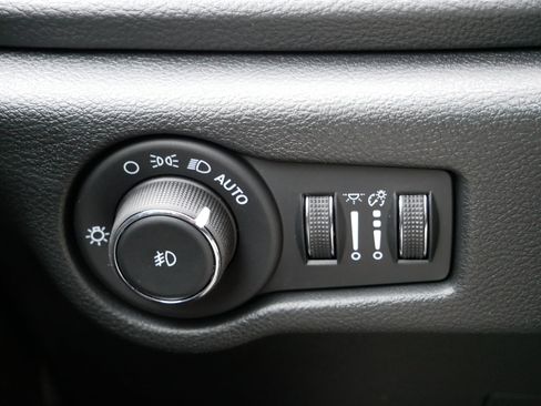 New 2026 Chrysler Pacifica Select image 18