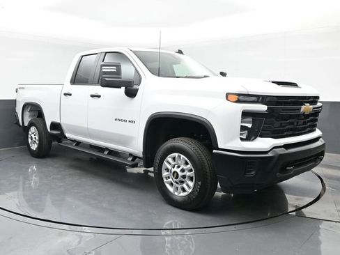 Used 2025 Chevrolet Silverado 2500 W/T image 2