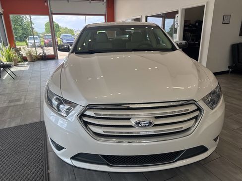 Used 2013 Ford Taurus Limited FWD image 8