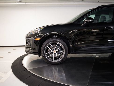 Certified 2026 Porsche Macan AWD/4WD image 11