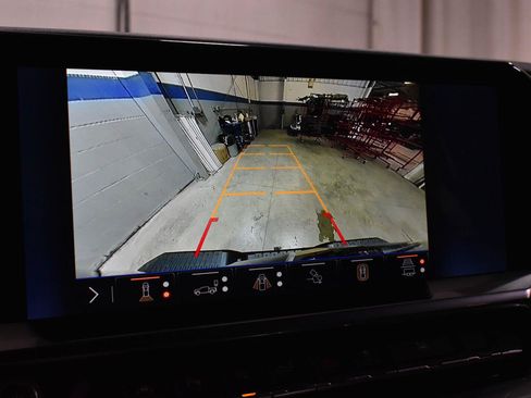 Used 2026 Chevrolet Silverado 1500 High Country w/ Technology Package AWD/4WD image 14