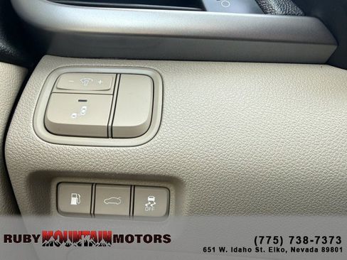 Used 2018 Kia Optima LX w/ 17" Alloy Wheels Package image 17