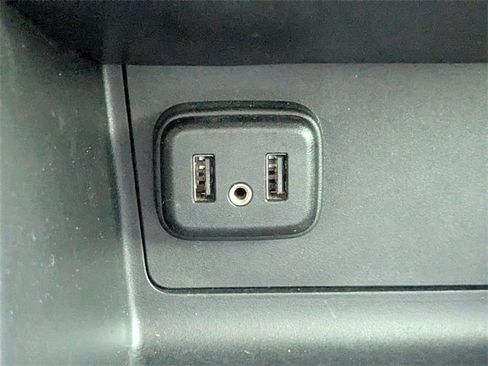 Used 2021 Chevrolet Colorado LT image 24