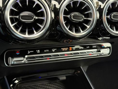 Used 2025 Mercedes-Benz GLB 250 4MATIC image 24