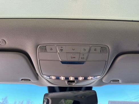 Used 2022 Mercedes-Benz GLC 300 w/ Premium Package Lite image 27