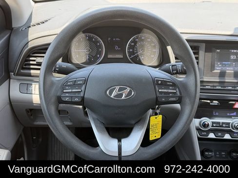 Used 2020 Hyundai Elantra SE FWD image 12