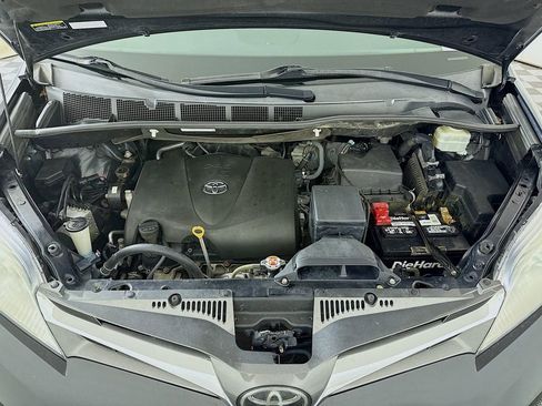 Used 2020 Toyota Sienna XLE image 33