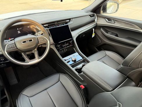 New 2025 Jeep Grand Cherokee L Limited AWD/4WD image 9