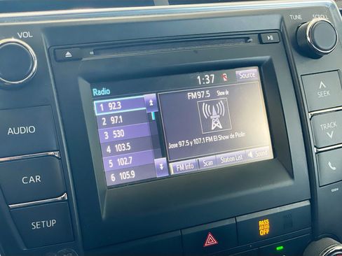 Used 2017 Toyota Camry SE FWD image 9