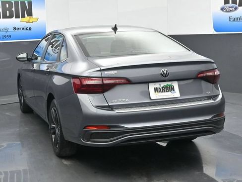 Used 2024 Volkswagen Jetta SE FWD image 4