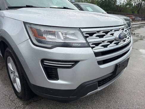 Used 2018 Ford Explorer XLT image 5